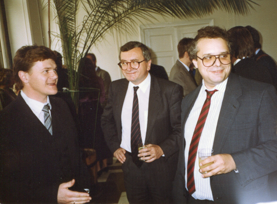 Juin 1991   1er anniversaire de la BISE dans les locaux de l'ancien Comité Central du parti communiste transformés en centre financier et Bourse