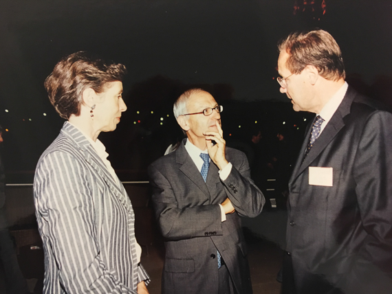 Octobre 2005  Réception sur une péniche sur la Seine pour le départ de Monsieur LAJUGIE