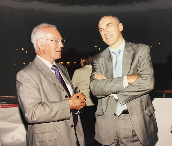 Octobre 2005  Réception sur une péniche sur la Seine pour le départ de Monsieur LAJUGIE