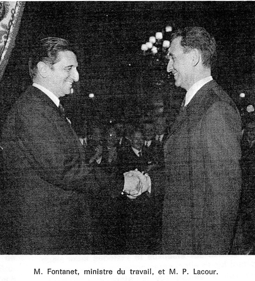 Remise de la Légion d'Honneur à Pierre LACOUR par Joseph FONTANET le 6 mars 1971